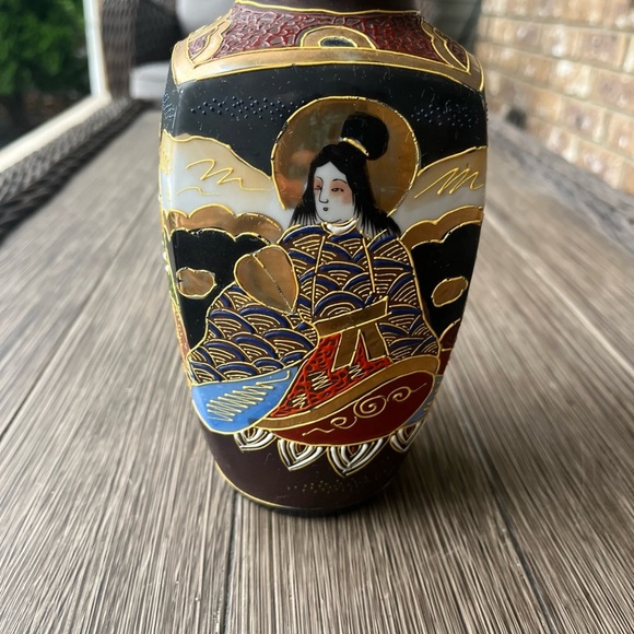 Modern Satsuma Vase 8 inches tall Geisha Scenes Gilded Details - Picture 5 of 6